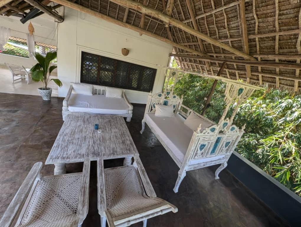 White Nyumba Malindi Apartment ภายนอก รูปภาพ