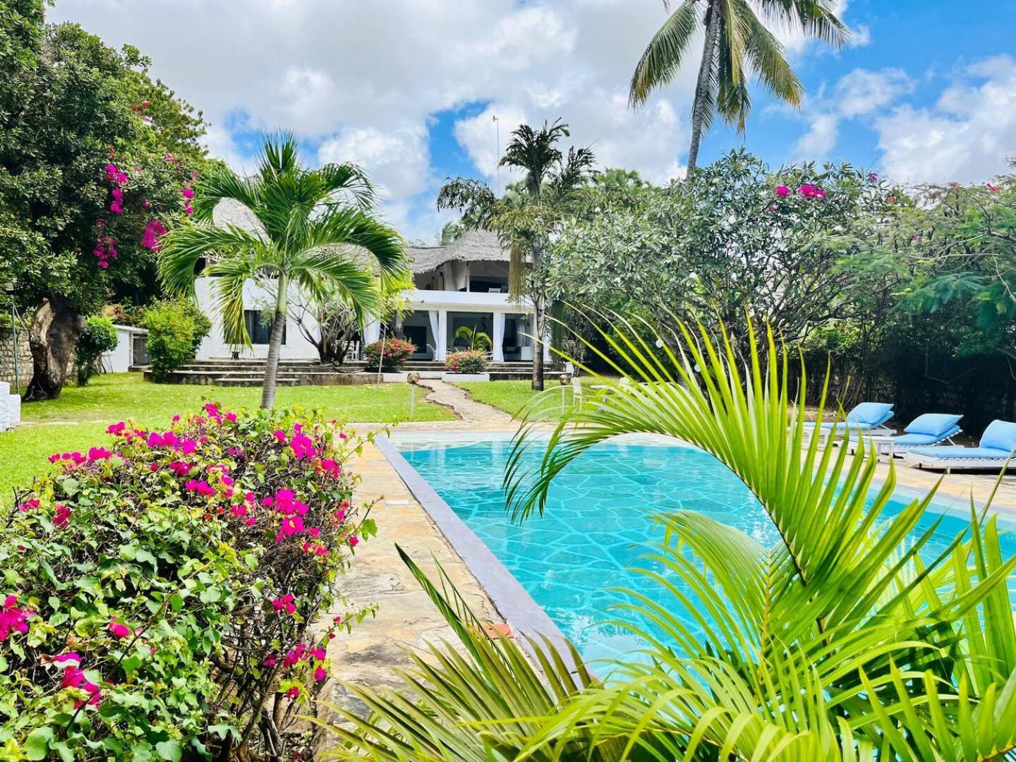 White Nyumba Malindi Apartment ภายนอก รูปภาพ