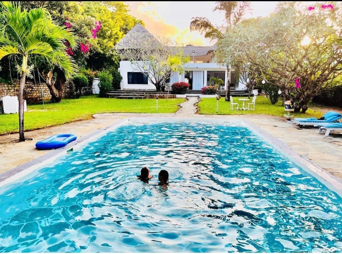 White Nyumba Malindi Apartment ภายนอก รูปภาพ