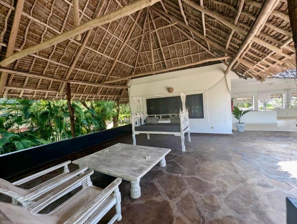 White Nyumba Malindi Apartment ภายนอก รูปภาพ